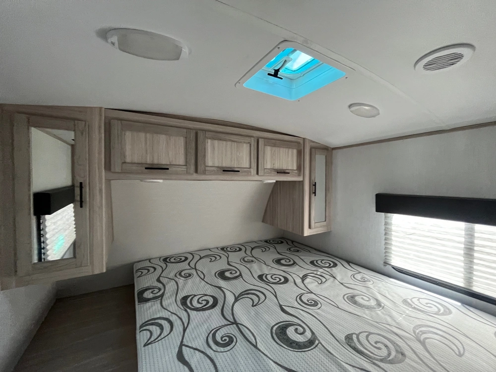 2022 Shadow Cruiser 239 Rbs alt