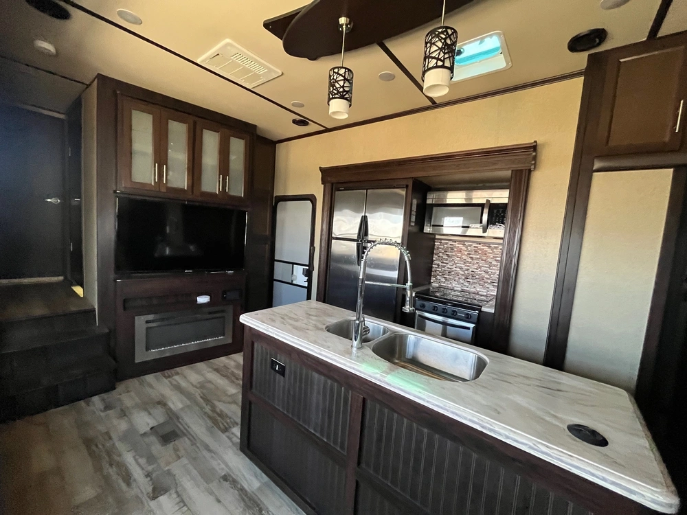 2017 Forest River Thunderbolt Xlr 422amp Toy Hauler alt