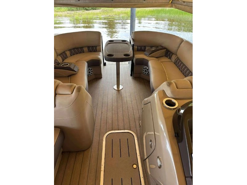 2019 Bennington Marine R23 Fastback alt