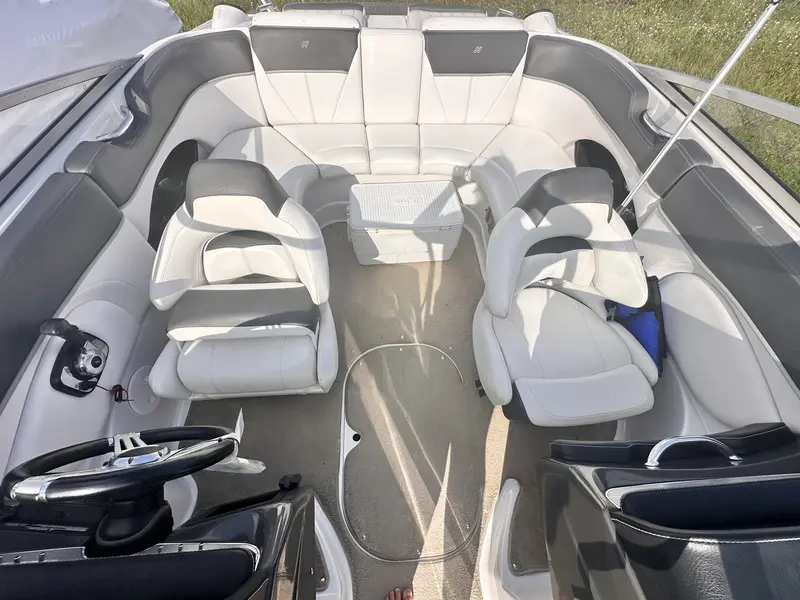 Four Winns H220 2011