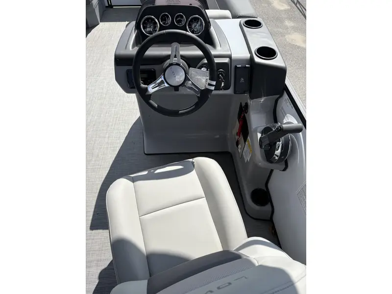 2025 Lowe Boats LS 210 WALK-THRU thumbnail 4