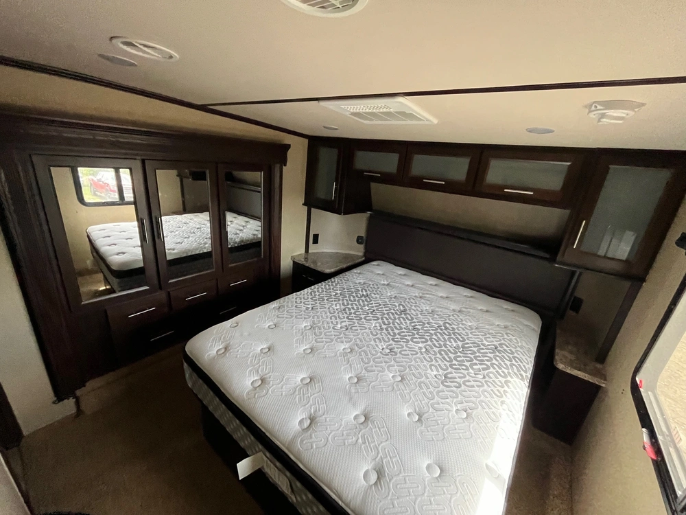 2017 Forest River Thunderbolt Xlr 422amp Toy Hauler alt