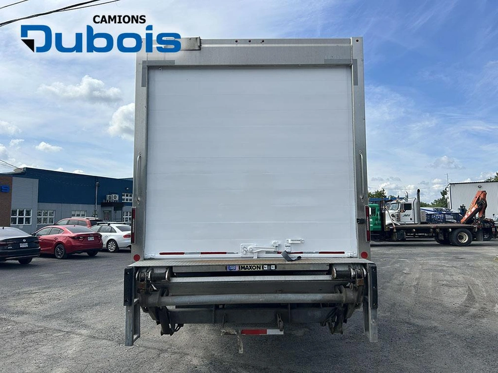 2018 Freightliner M2-106 alt
