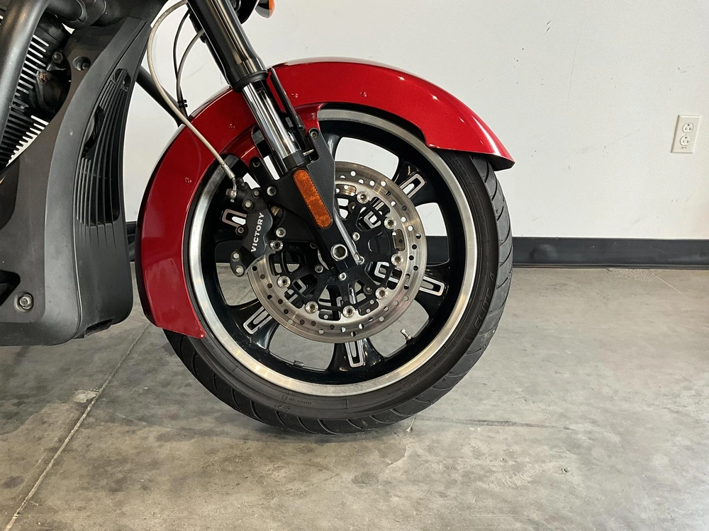 Victory Motorcycles Cross Country 2013 alt