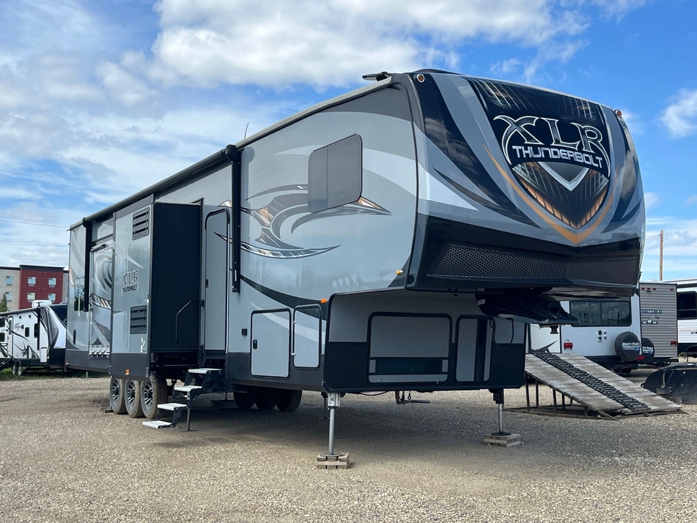 2017 Forest River Thunderbolt Xlr 422amp Toy Hauler alt