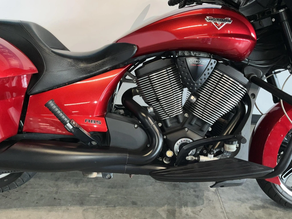 Victory Motorcycles Cross Country 2013 alt