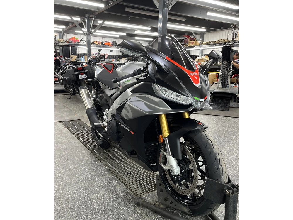 Aprilia Rsv4 2022 alt