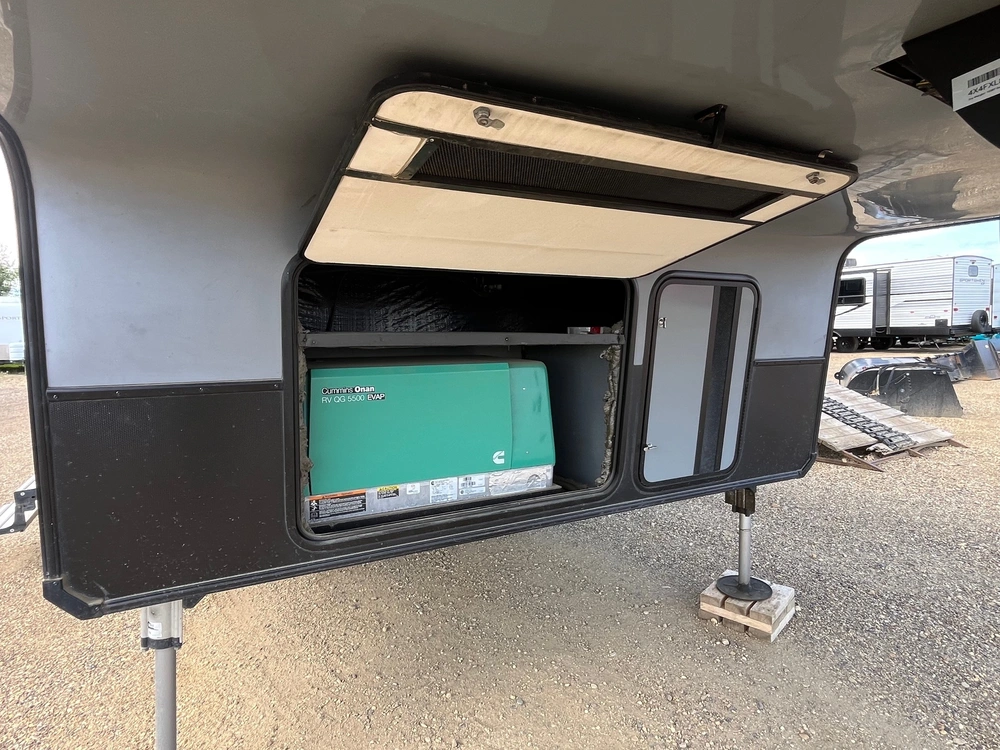 2017 Forest River Thunderbolt Xlr 422amp Toy Hauler alt