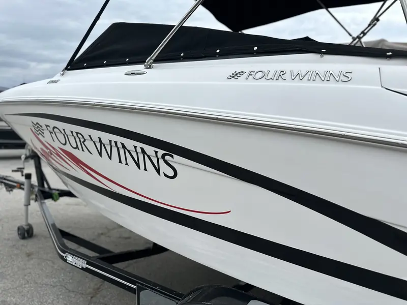 Four Winns H220 2011