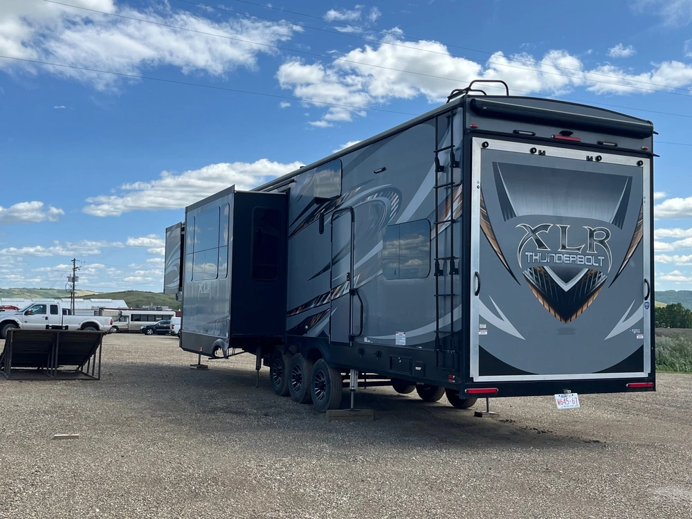 2017 Forest River Thunderbolt Xlr 422amp Toy Hauler alt