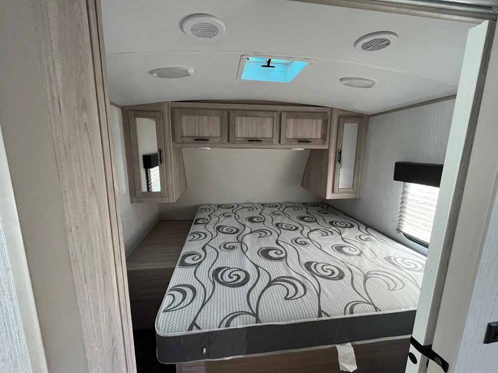 2022 Shadow Cruiser 239 Rbs alt