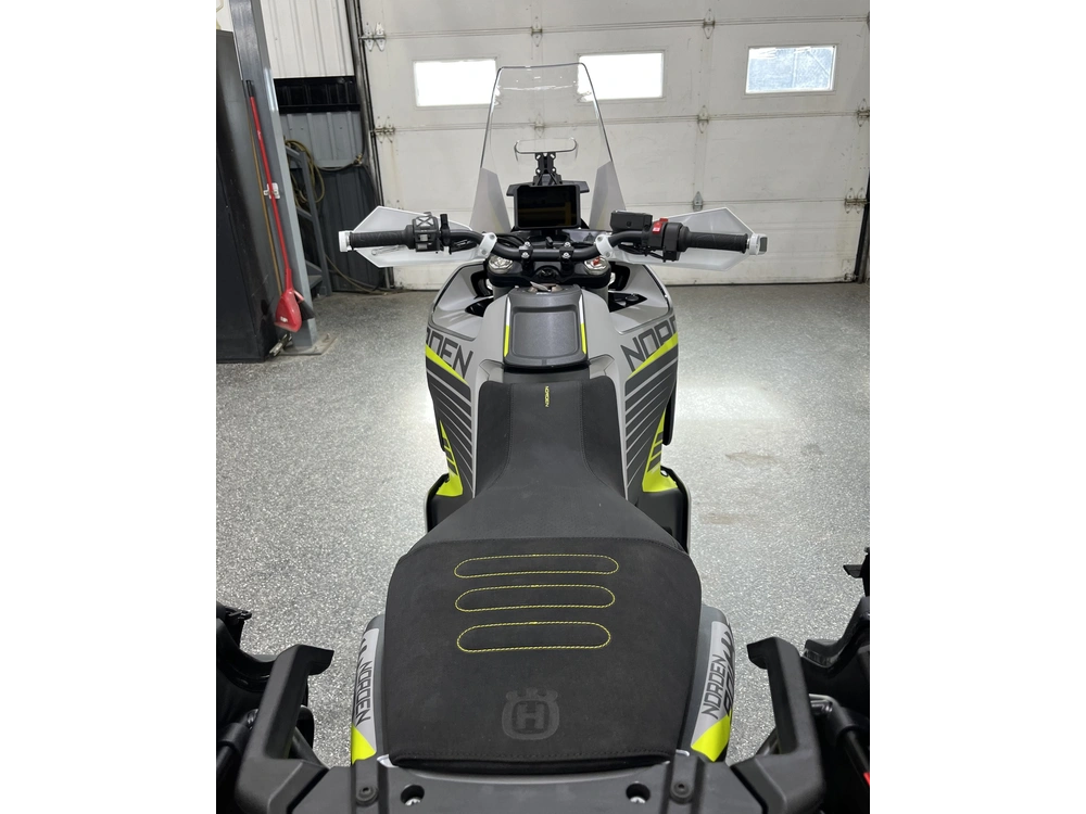 2025 Husqvarna Norden 901 Expeditio alt