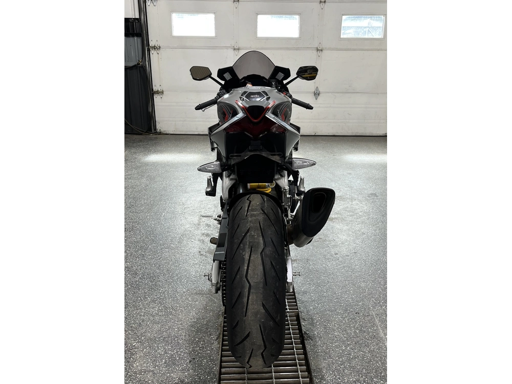 Aprilia Rsv4 2022 alt