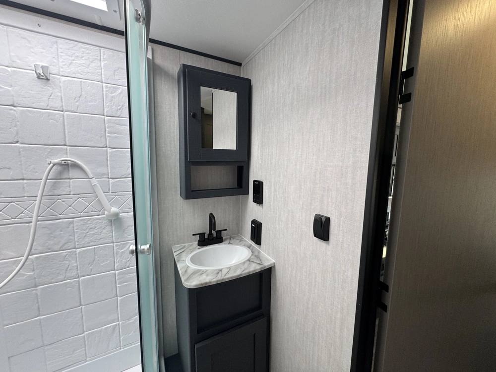 Coachmen Apex Ultra-lite 251rbk 2026 alt