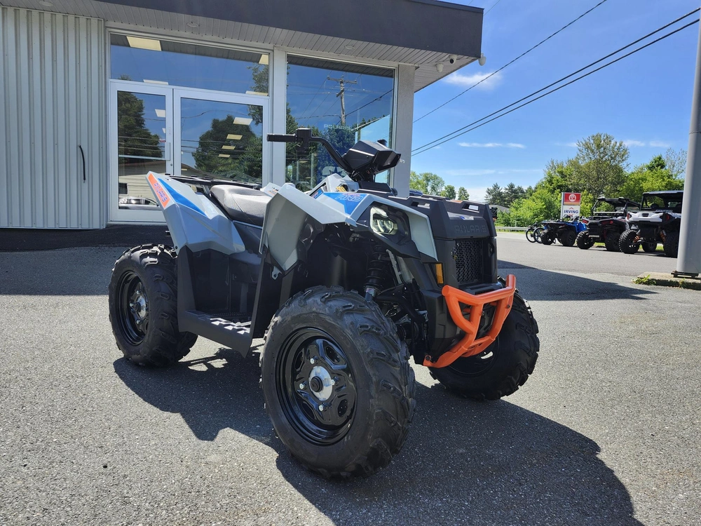 2025 Polaris Scrambler 850 Storm Gray / Radar Blue Idéal Sentiers Fédérés Rive-sud alt