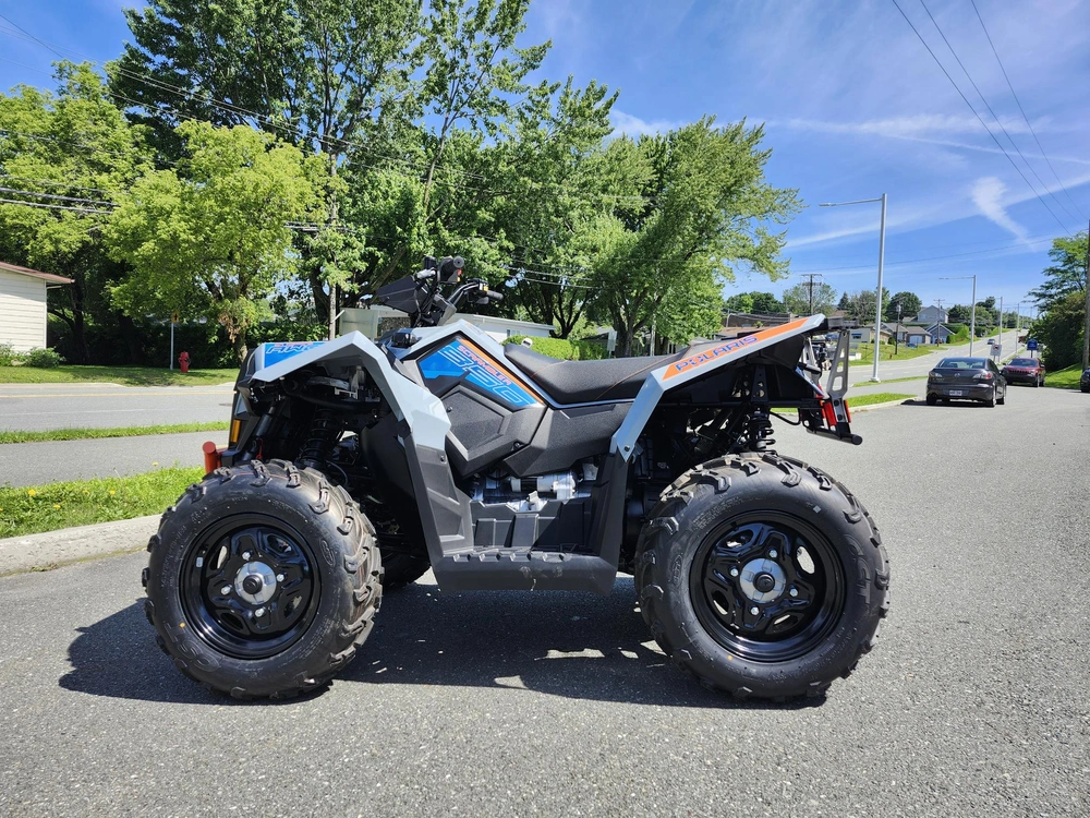 2025 Polaris Scrambler 850 Storm Gray / Radar Blue Idéal Sentiers Fédérés Rive-sud alt