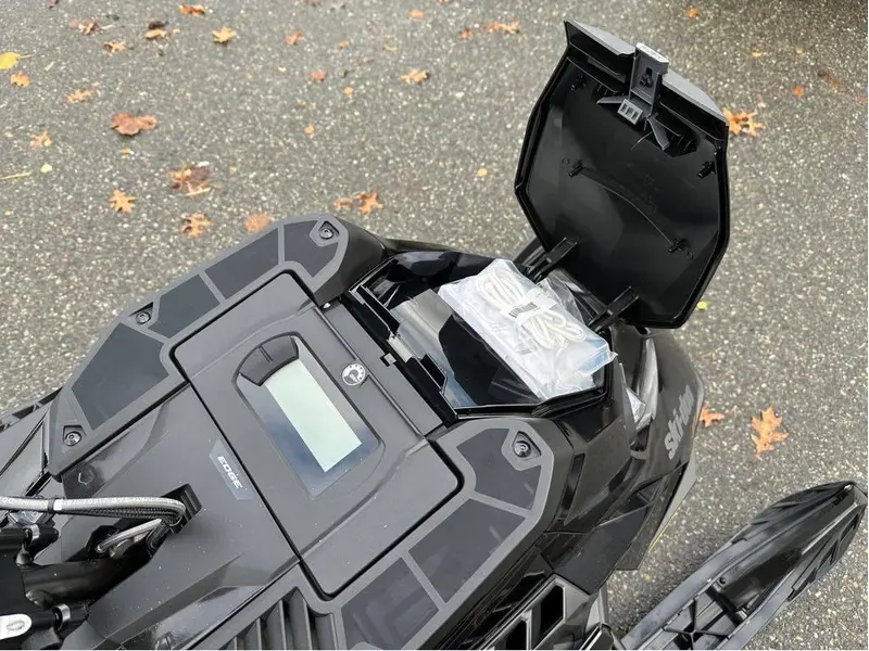 2025 Ski-Doo SUMMIT ADR W/ EDGE PKG 165 850 E-TEC POWDERMAX X-LIGHT FLEXEDGE 3.0" SHOT