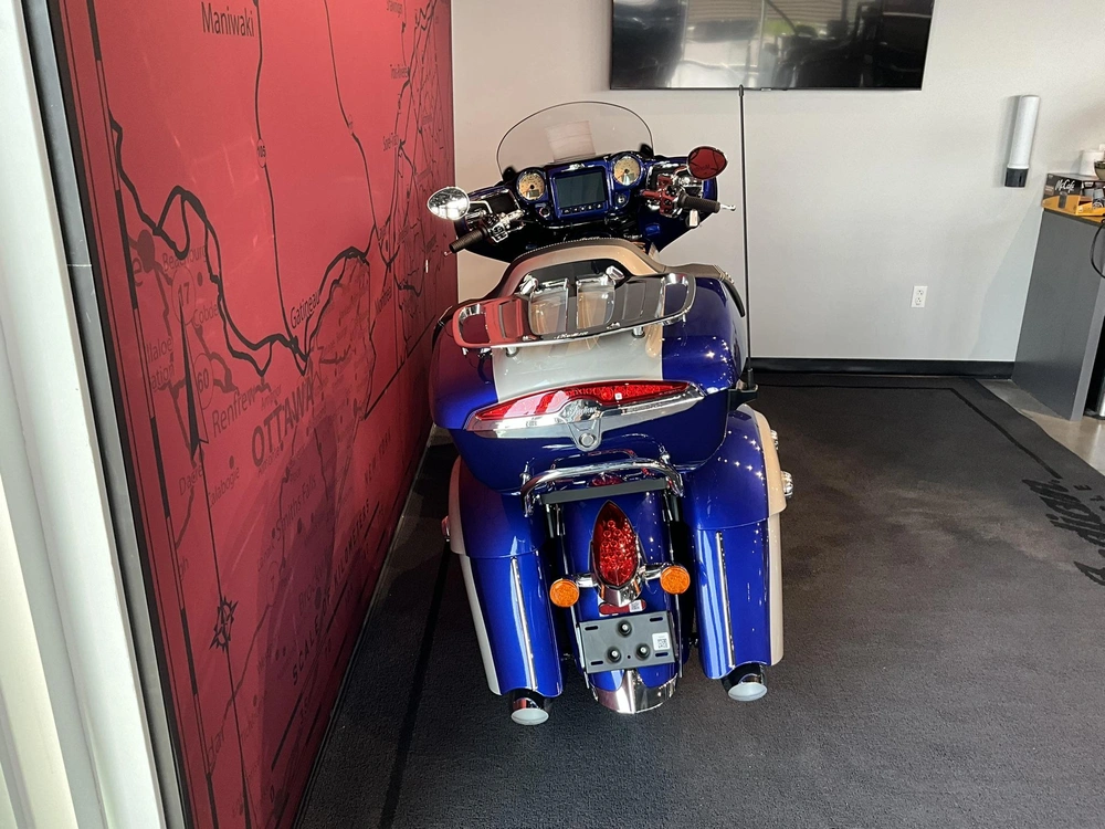 2024 Indian Motorcycle Roadmaster With Powerband Audio Package alt