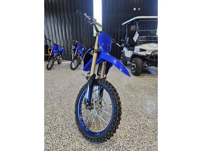 2025 Yamaha YZ 450 thumbnail 2