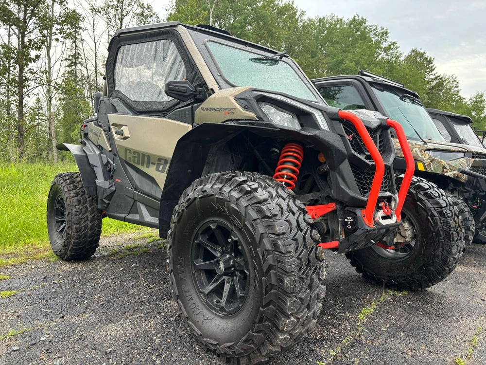2022 Commander Maverick Sport alt