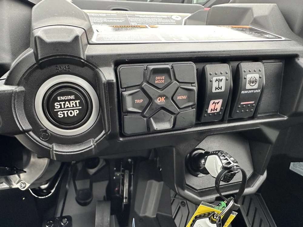 2025 Can-am Commander Xt 700 alt