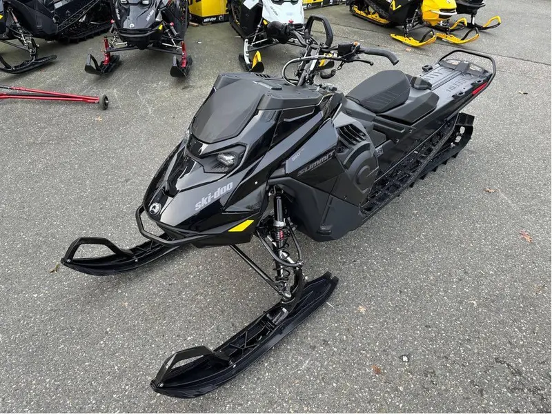 2025 Ski-Doo SUMMIT ADR W/ EDGE PKG 154 850 E-TEC POWDERMAX X-LIGHT FLEXEDGE 3.0" SHOT