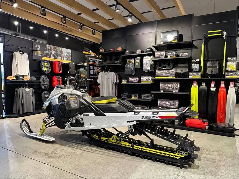 2025 Ski-Doo SUMMIT ADR W/ EDGE PKG 154 850 E-TEC POWDERMAX X-LIGHT FLEXEDGE 3.0" SHOT