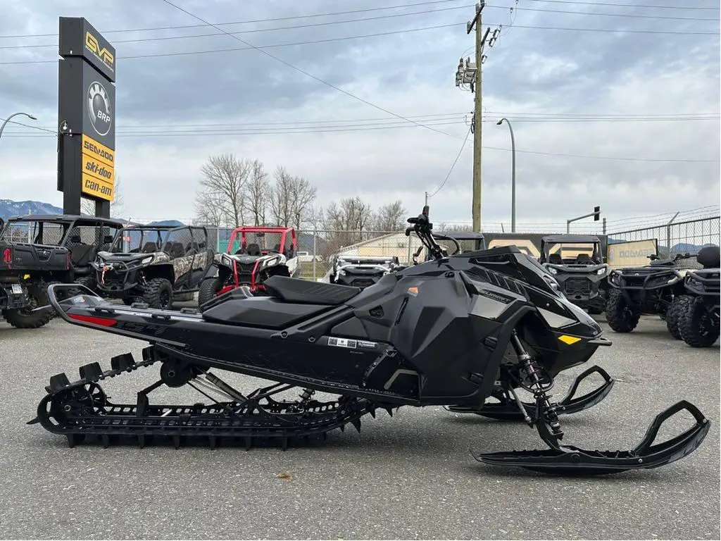 2025 Ski-Doo SUMMIT ADR W/ EDGE PKG 154 850 E-TEC POWDERMAX X-LIGHT FLEXEDGE 3.0" SHOT