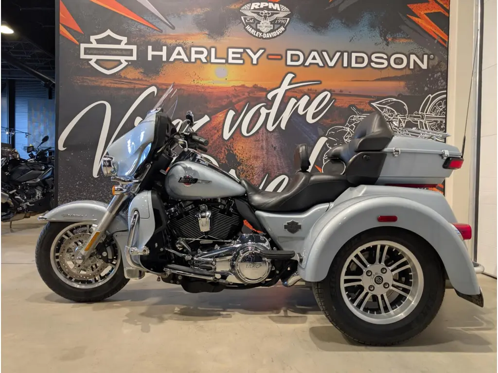 Harley-Davidson Trike Tri Glide Ultra FLHTCUTG 2023