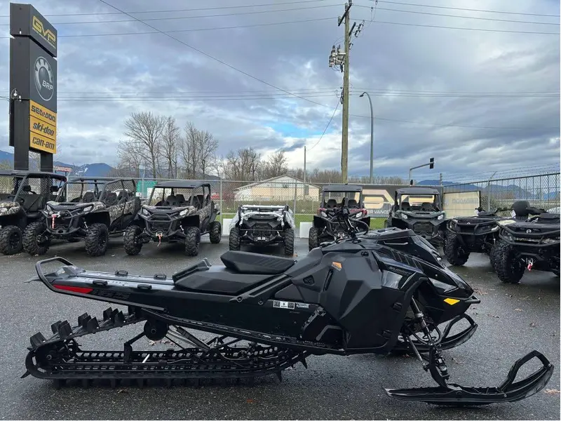 2025 Ski-Doo SUMMIT ADR W/ EDGE PKG 165 850 E-TEC POWDERMAX X-LIGHT FLEXEDGE 3.0" SHOT