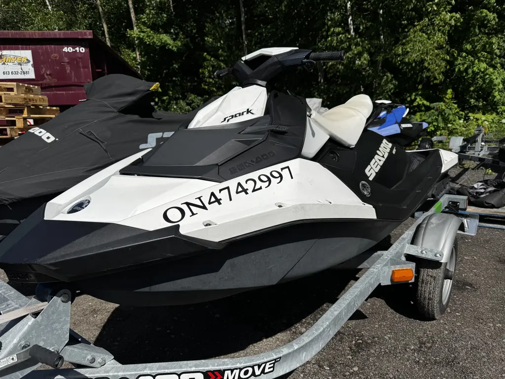 2015 Sea-Doo/BRP SPARK 2UP 900 ACE (90) – WITH CONVENIENCE PKG SAVE $1000 RABAIS