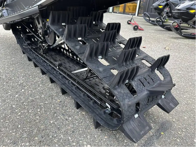 2025 Ski-Doo SUMMIT ADR W/ EDGE PKG 154 850 E-TEC POWDERMAX X-LIGHT FLEXEDGE 3.0" SHOT