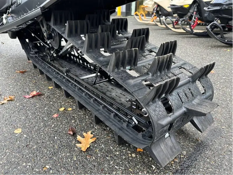 2025 Ski-Doo SUMMIT ADR W/ EDGE PKG 165 850 E-TEC POWDERMAX X-LIGHT FLEXEDGE 3.0" SHOT