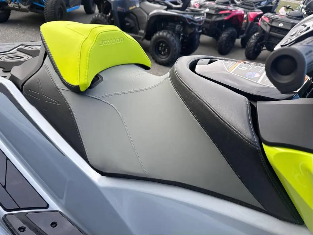 2024 Sea-Doo RXP®-X 325 (Sound system)