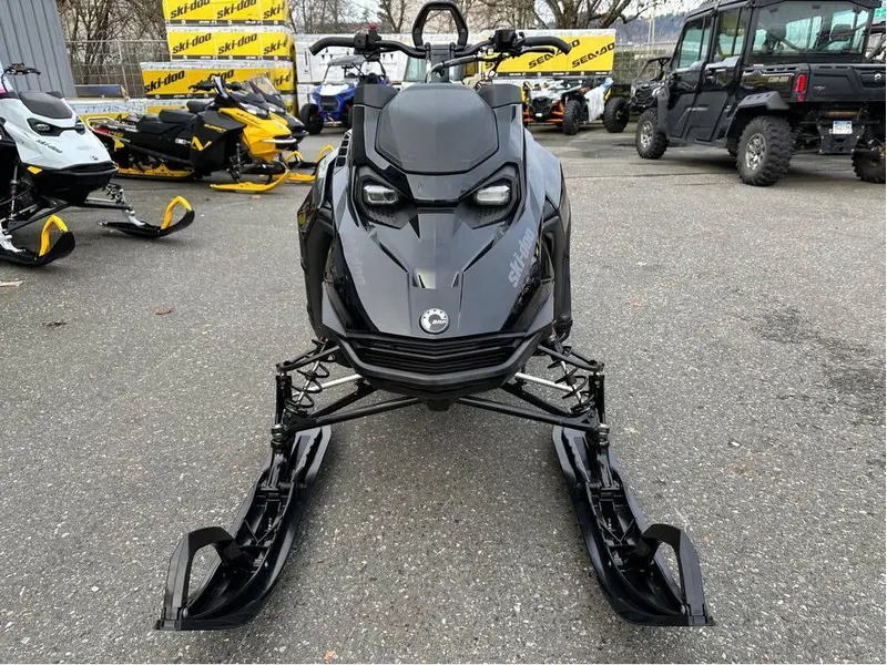2025 Ski-Doo SUMMIT ADR W/ EDGE PKG 154 850 E-TEC POWDERMAX X-LIGHT FLEXEDGE 3.0" SHOT