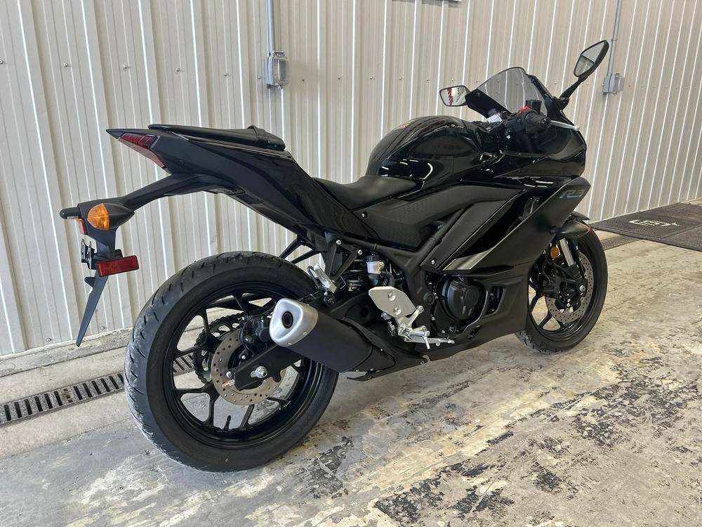 2023 Yamaha Yzf-r3 Performance Black alt
