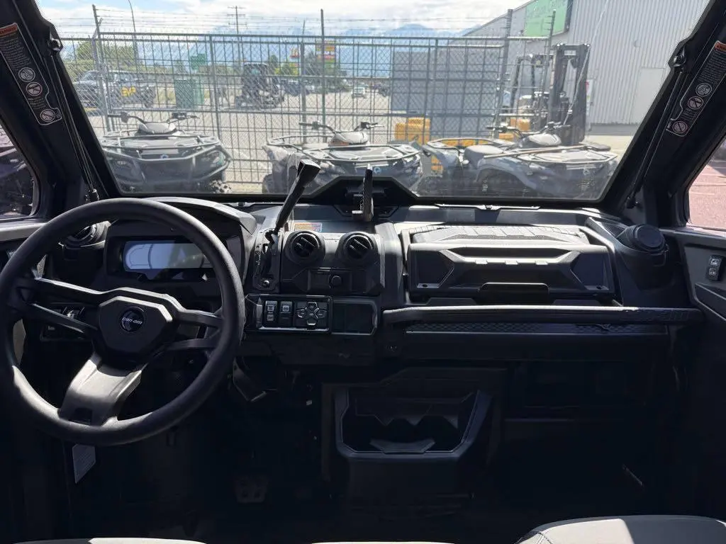 2025 Can-Am DEFENDER MAX LONE STAR CAB HD10