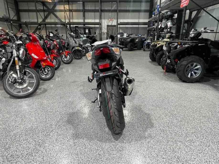 Suzuki Gsx-r750 2025 alt