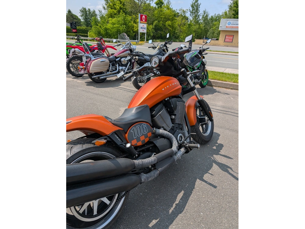 Victory Motorcycles Judge Victory Judge 106 – Setup Custom Large Tire 2013 alt