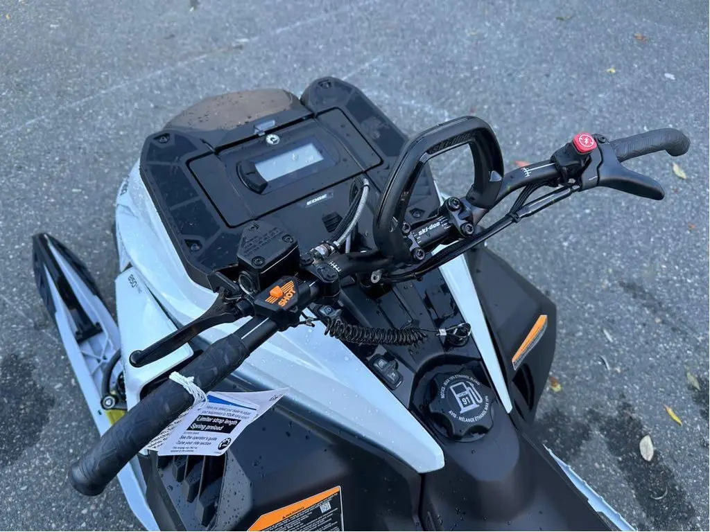 2025 Ski-Doo SUMMIT EDGE 165"