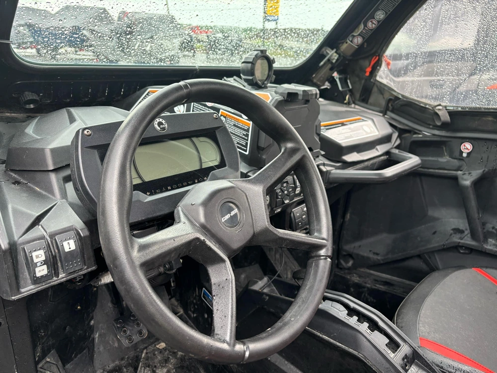 2022 Commander Maverick Sport alt