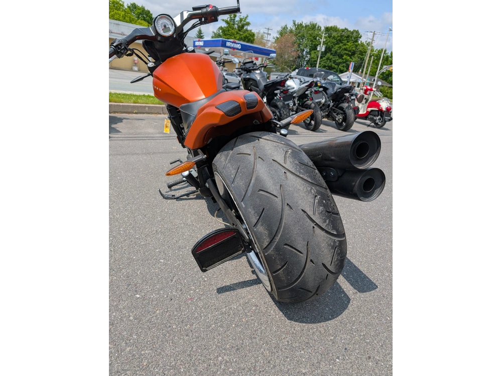 Victory Motorcycles Judge Victory Judge 106 – Setup Custom Large Tire 2013 alt