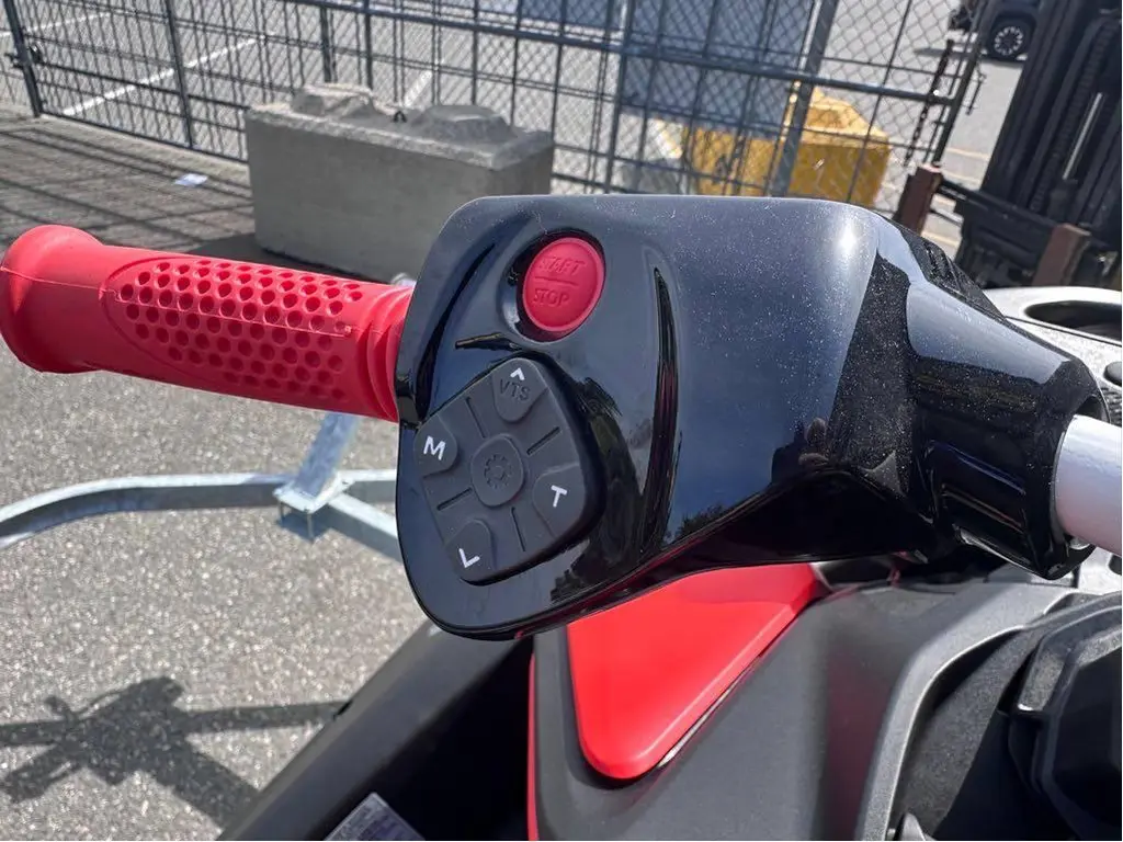 2025 Sea-Doo SPARK™ 1UP TRIXX-90 (Sound system)