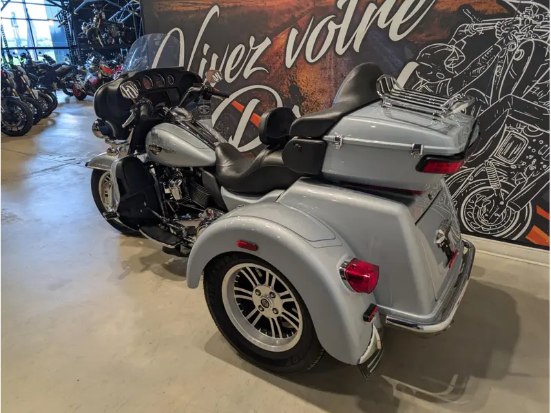 2023 Harley-Davidson Trike Tri Glide Ultra FLHTCUTG