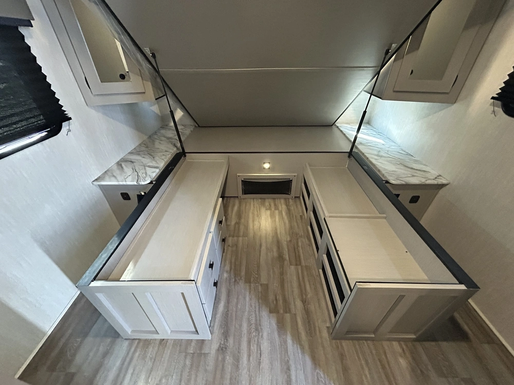 2024 Coachmen Apex 300bhs alt