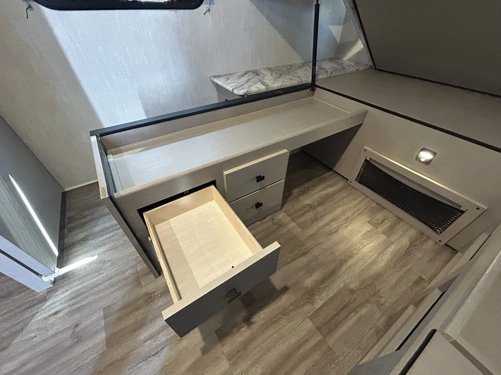 2024 Coachmen Apex 300bhs alt