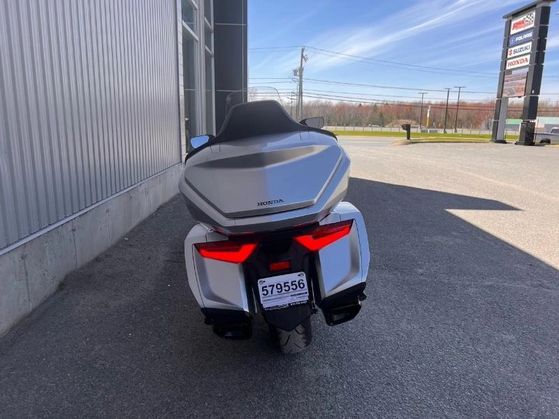 Honda Gold Wing Tour 2025 alt