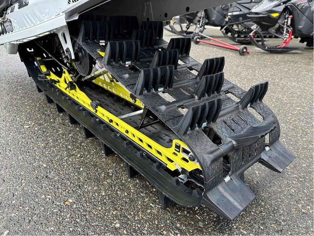 2025 Ski-doo Summit Adr W/ Edge Pkg 154 850 E-tec Powdermax X-light Flexedge 3.0" Shot alt