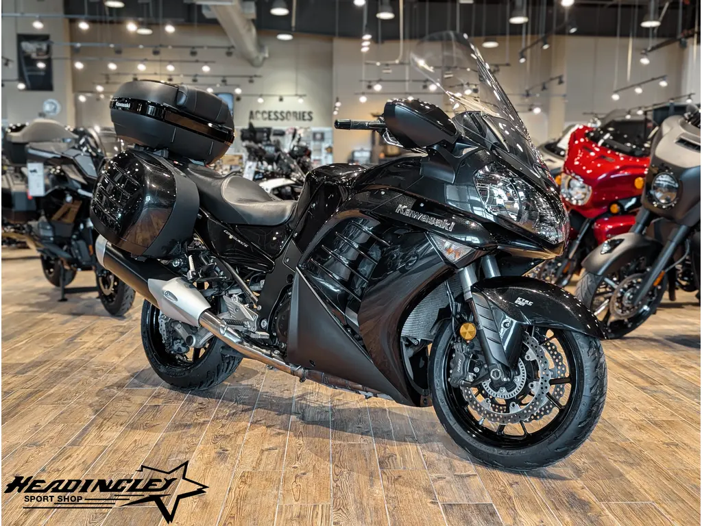 2014 Kawasaki Concours 14 ABS // Metallic Spark Black 