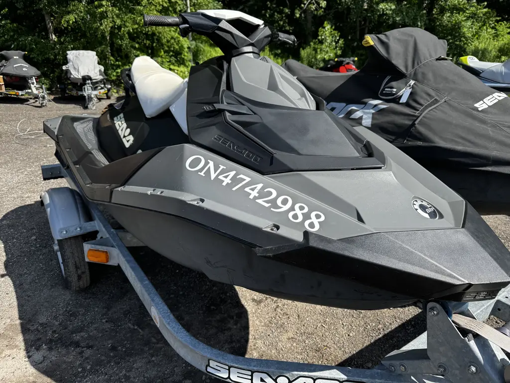 2015 Sea-Doo/BRP SPARK 2UP 900 ACE (90) – WITH CONVENIENCE PKG SAVE $1000 RABAIS